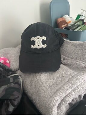 Celine hat